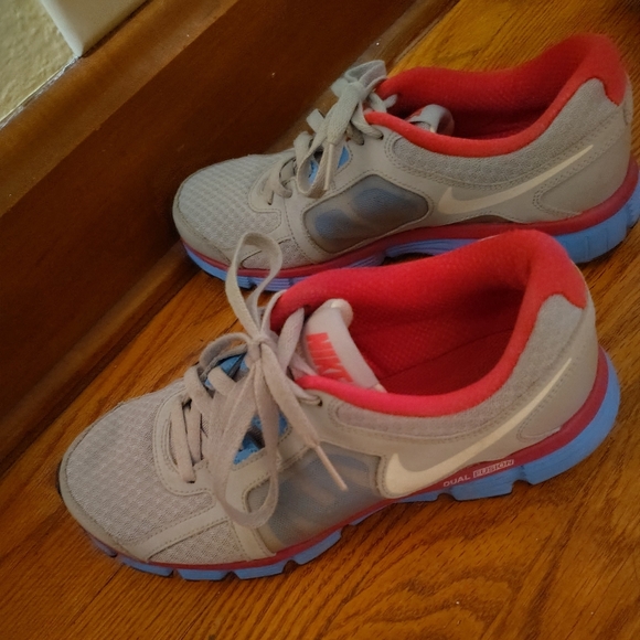 Nike Lt. Gray w/Pink & Blue Details Women's US Size 8.5 - Picture 6 of 9